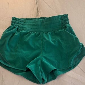 Lululemon Hotty Hot 2.5” Green Women's Athletic Shorts Size 4